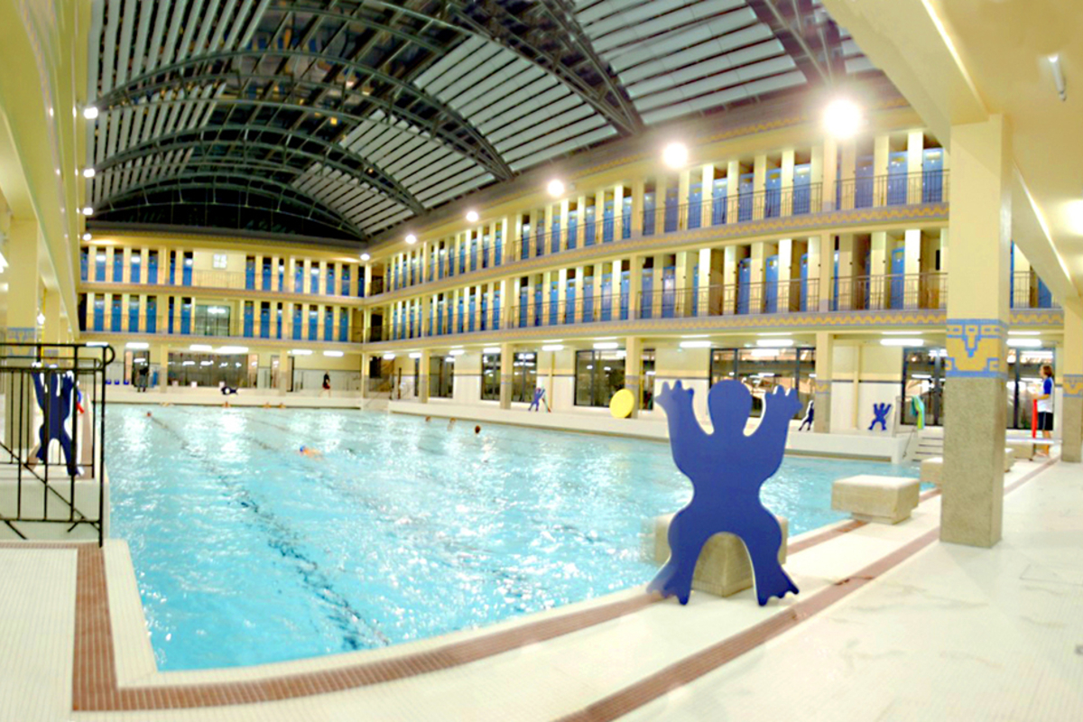 Bassin intérieur de la Piscine Edouard Pailleron à Paris